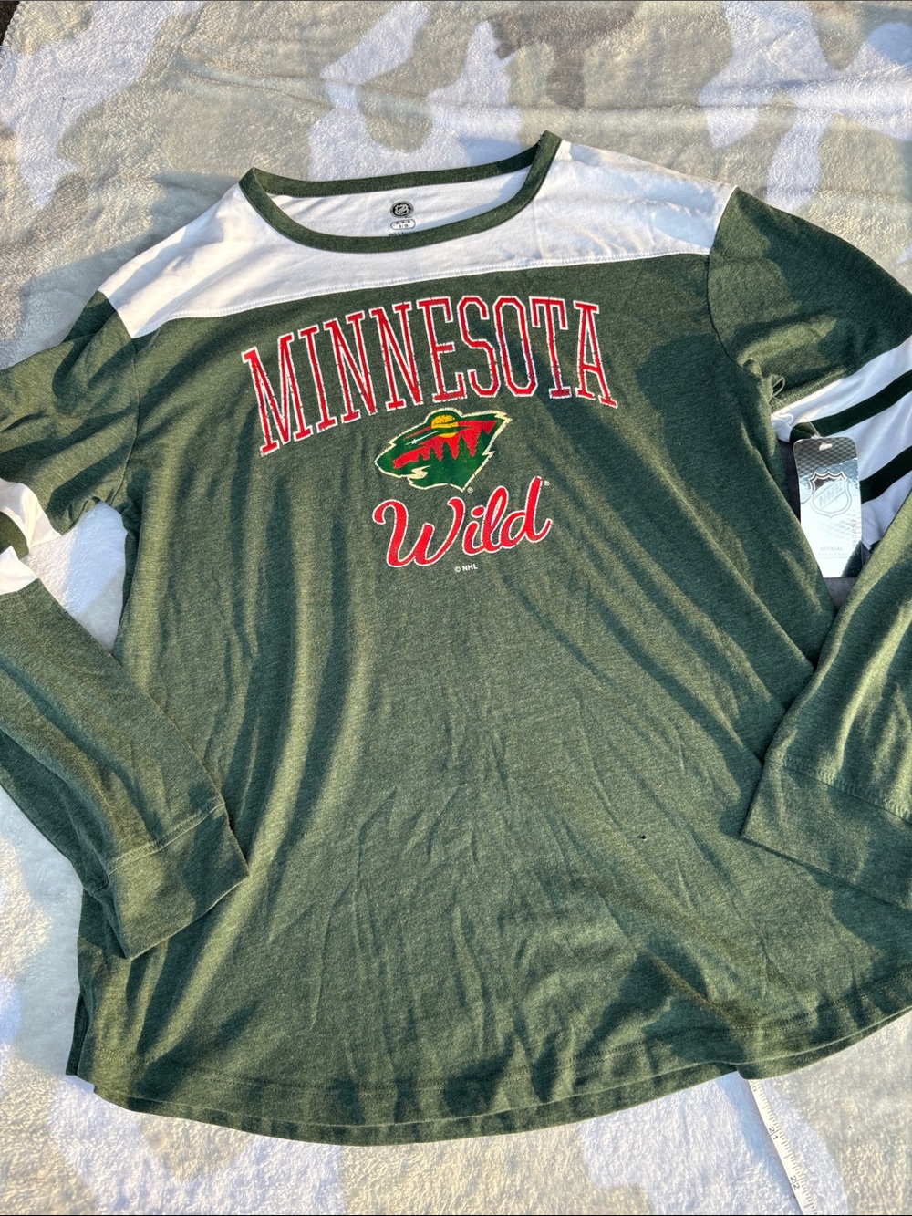 NWT Minnesota Wild NHL Long Sleeve Size Medium